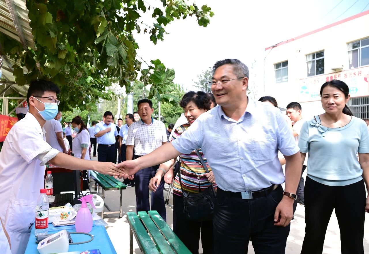 華廈眼科醫院集團臨沂華廈眼科醫院“慈善光明行”，走進蒙陰縣高都鎮